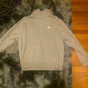 Used Nike Hoodie. Only worn a few times. No stains. In good shape